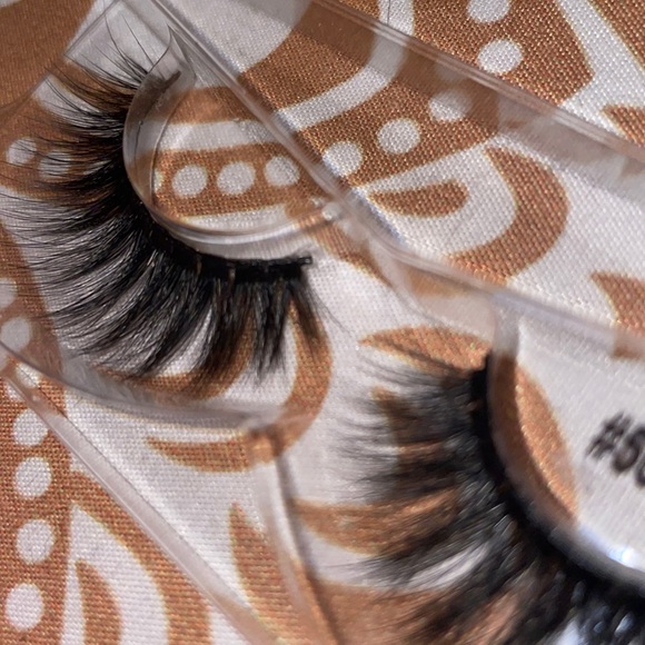 False Lashes #509 - Picture 3 of 3